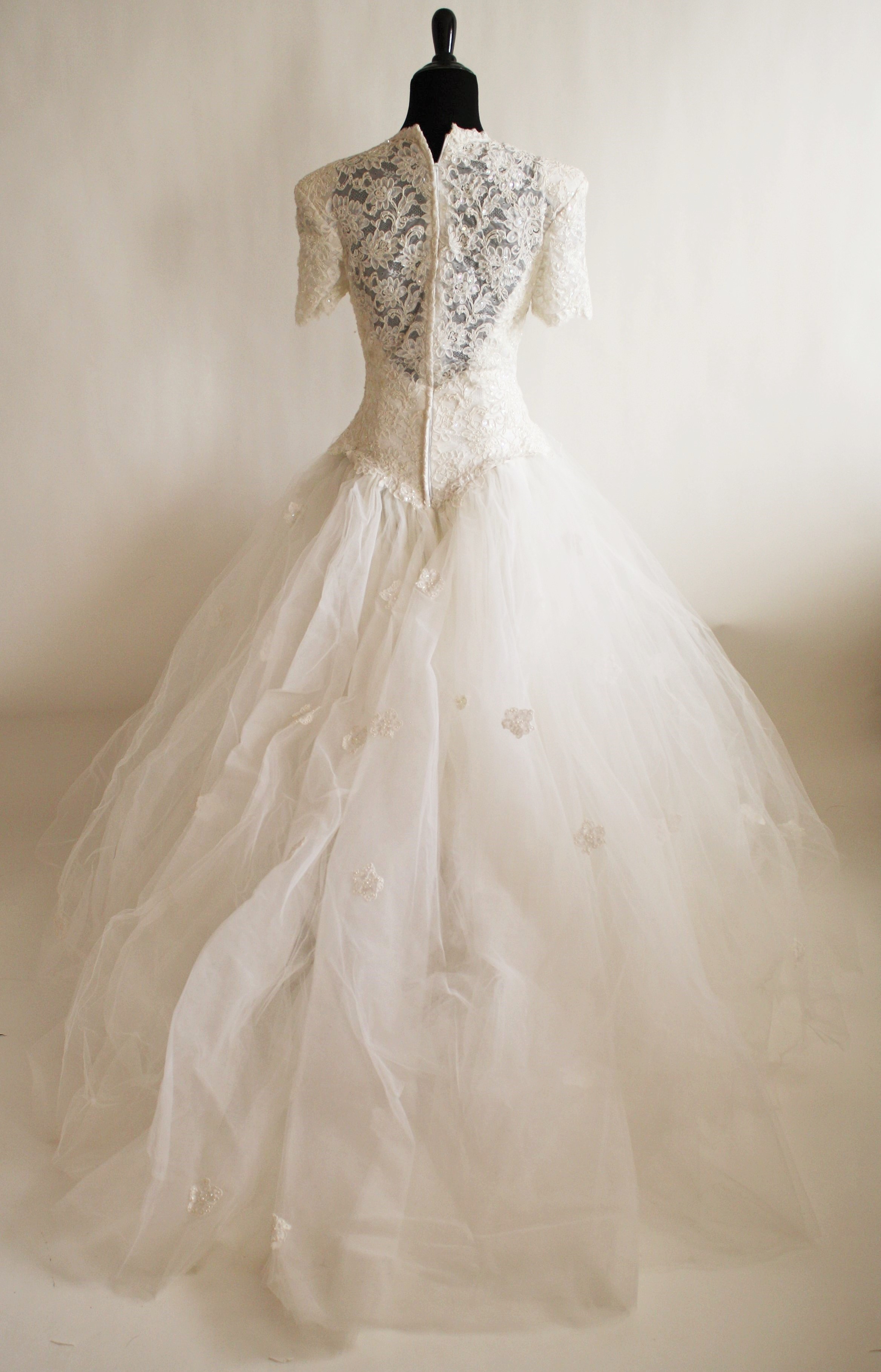 A Vintage Wedding Too's Bridal Gowns - 1990s to Present Day! - A ...